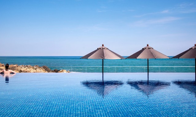 黑料网-面向大海的室外游泳池业主泳池